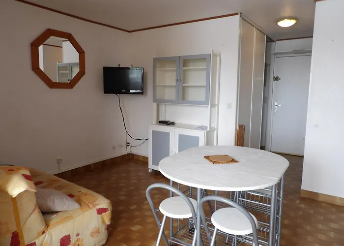 St Cyprien En Avec Piscine アパート